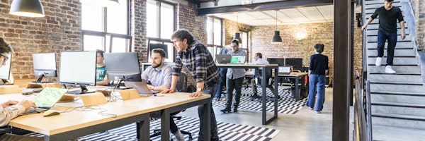 UED体育诚挚寄语关于我们页面，展示团队协作与服务理念